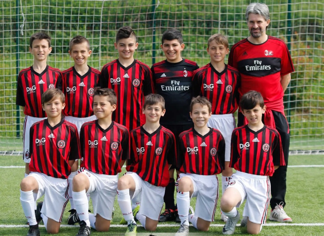 Children Players Wearing AC Milan 19-20 Home Kits